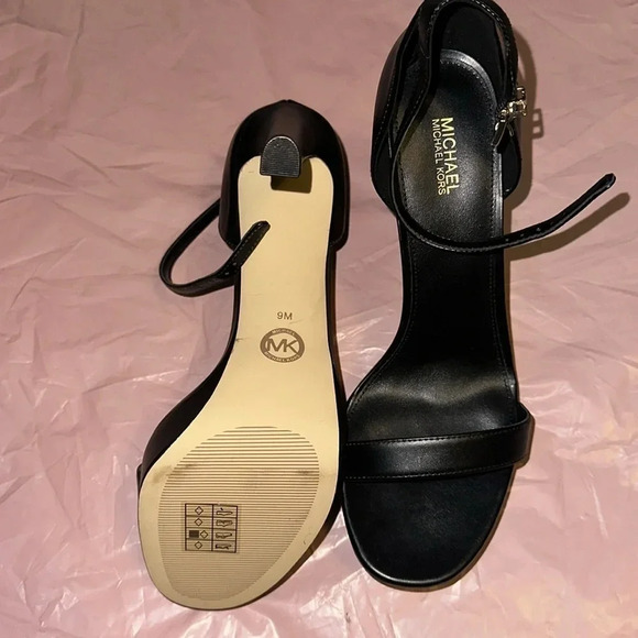 Michael Kors Strappy Sandal - Size 9 - Picture 3 of 5